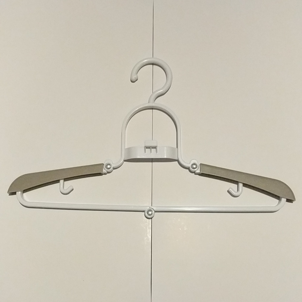 Hangers (set of 16)
